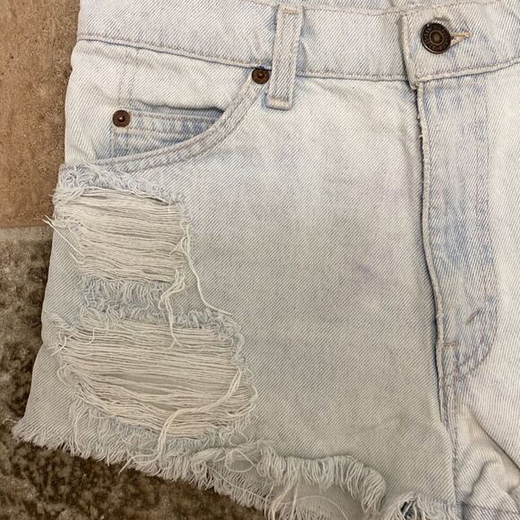 Vintage Levi’s 550 Distressed Destroyed Denim Shorts USA Made Light Wash Size 29 - Picture 4 of 8
